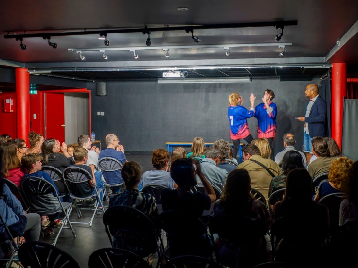 Photo spectacle d'impro de la Litchi impro Versailles Le Chesnay