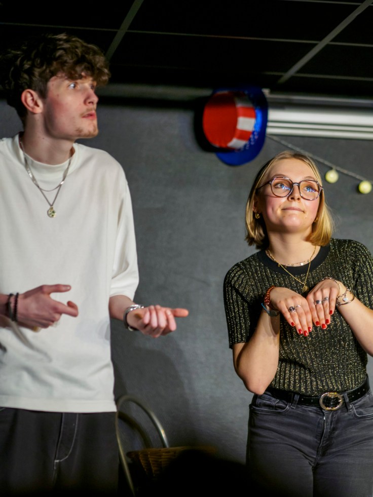 Photo spectacle d'impro de la Litchi impro Versailles Le Chesnay